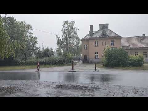 LK 131 / Magistrala węglowa - Węglówka / Stacja Lipie Góry / Przelot beczek w deszczu / 23.07.2022