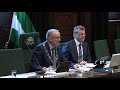 Vlag op Stadhuis Rotterdam halfstok vanwege overlijden Jules Deelder