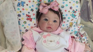 Laurinha, já tá pronta pra ir pra casa da mamãe bebê de silicone .