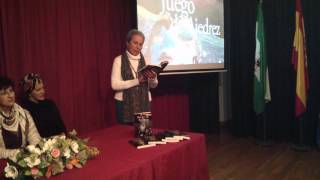 preview picture of video '(I) ELISABETH ALSINA LEE FRAGMENTO DEL LIBRO JUEGO DE AJEDREZ DE CONCHA COLLADO EN JIMENA.'