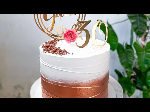 BOLO BRANCO COM ROSE GOLD 💖