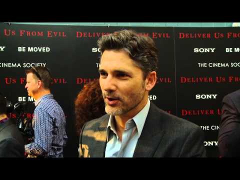 Deliver Us from Evil: Eric Bana "Ralphie Sarchie" Red Carpet Movie Premiere Interview | ScreenSlam