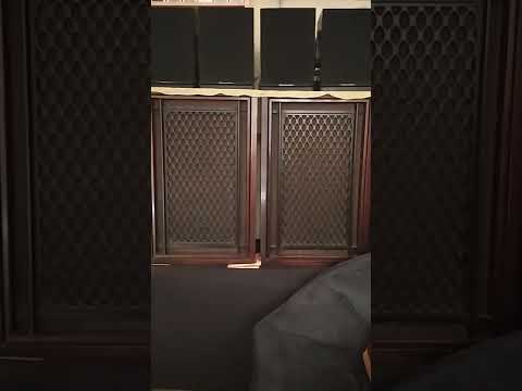 Akai SW 155 vs Marantz 1090