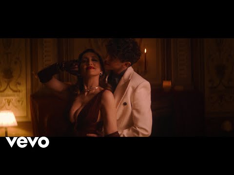 Michele Bravi, Guè - umorismo italiano