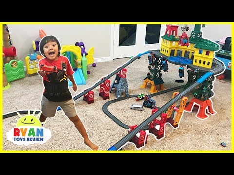 THOMAS & FRIENDS SUPER STATION Playset! BIGGEST Thomas Toy Trains Playset ever!!! Video