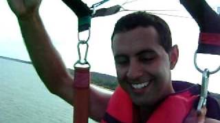 preview picture of video 'Eu voando d para-quedas em porto seguro'