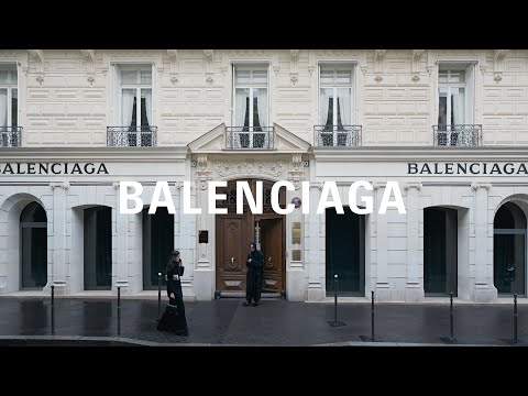 Balenciaga Spring 24 - Sous le ciel de Paris (J.Dréjac / H.Giraud)
