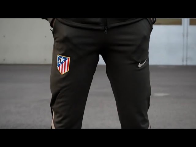 Vídeo relacionado con Atlético de Madrid Pulsera Oficial de Cuero y Acero, Roja, Cuero 100% Vacuno, con Escudo Grabado en el cierre.