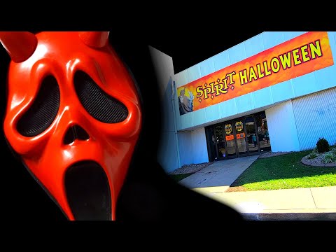 SPIRIT HALLOWEEN 2021 inside ABANDONED MACY'S in CAPE GIRARDEAU MISSOURI