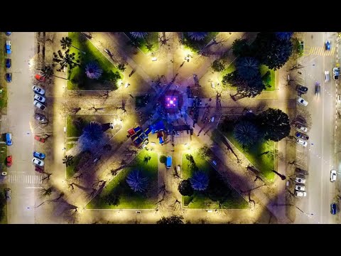 Inauguración de una nueva fuente seca interactiva en la plaza principal de Soca