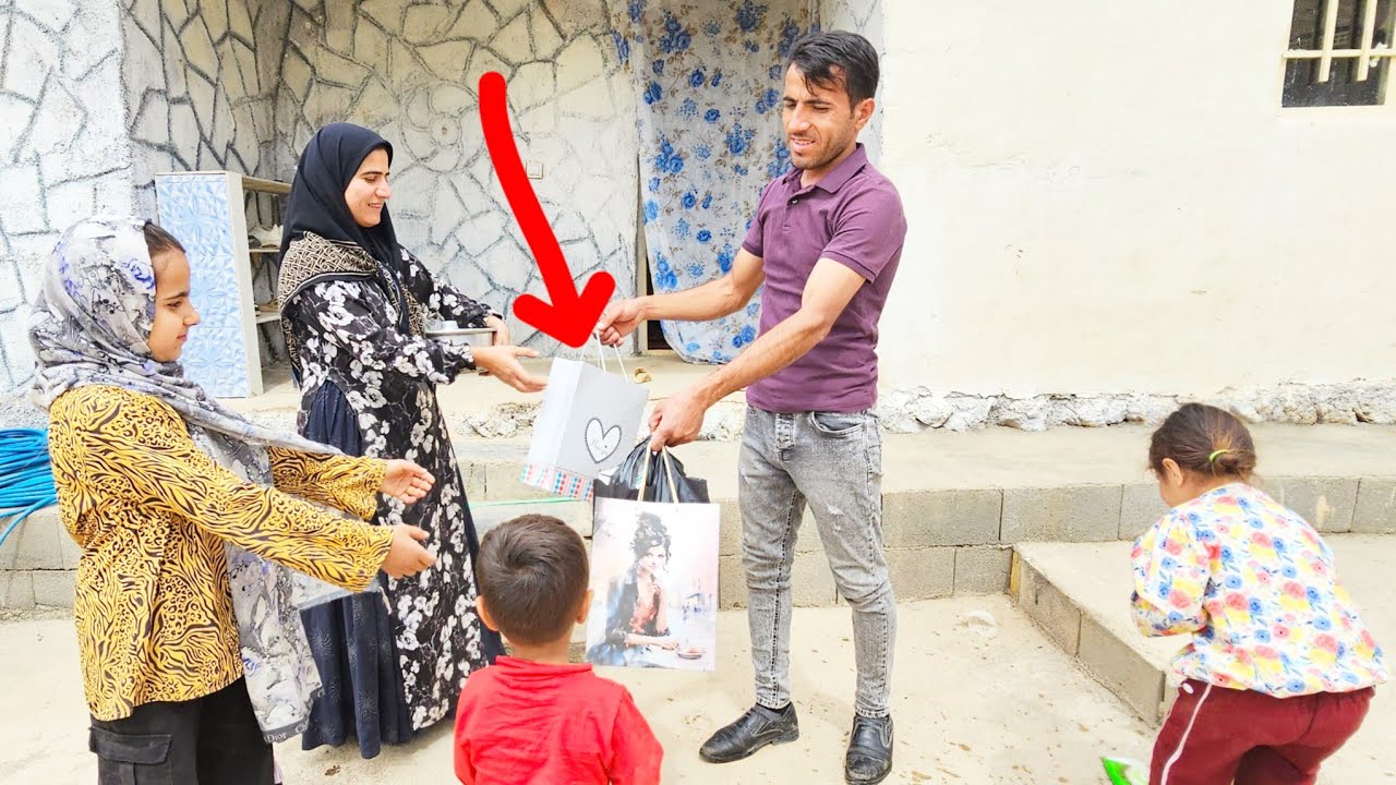 Majid buys gifts for his daughters and his wife Mahtab on the occasion of Girls' Day