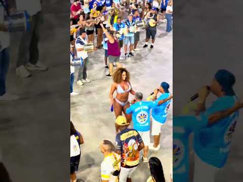 Vanessa Alves Rainha de Bateria, sambando muito em ensaio geral da Aguia de Ouro