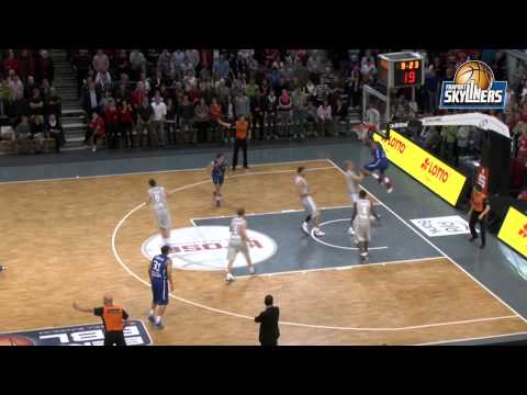 FRAPORT SKYLINERS Fastbreak-Alley-oop-Dunk von Dion Dowell gegen Bamberg