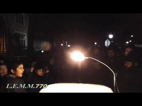 קידוש לבנה ב770 מוצש"ק י' כסלו