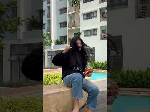 SNS – Süßigkeiten in der Luft essen Challenge 🤣 #shorts