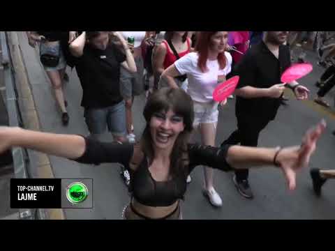 Top Channel/ Parada e krenarisë në Athinë! Me anëtarët e komunitetit LGBTIQ bashkohet edhe Tsipras