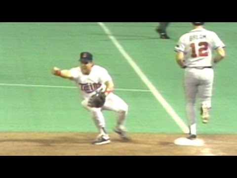 1991 WS Gm7: Twins get out of 8th with double play