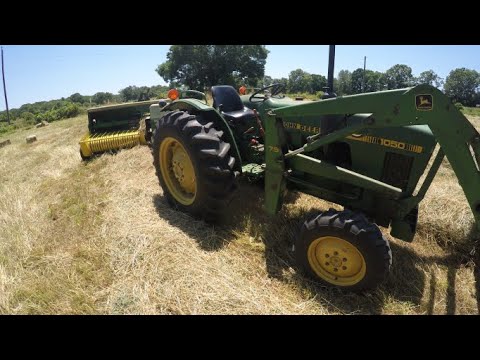John Deere 327 baler | Baling huge windrows