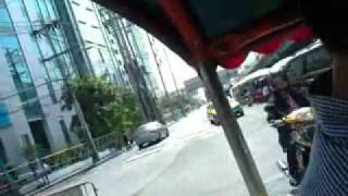 preview picture of video 'Tuk Tuk Ride in Sukhumvit Road, bangkok.mp4'