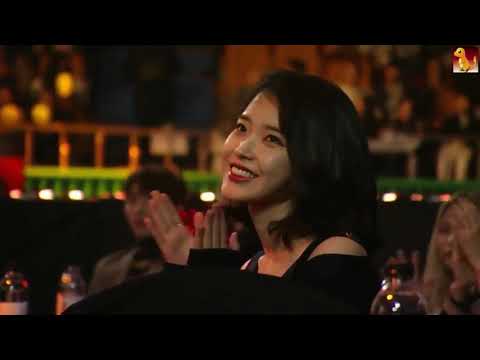 180214 TWICE won Song Of The Year for February & December at 7th Gaon Chart Music Award