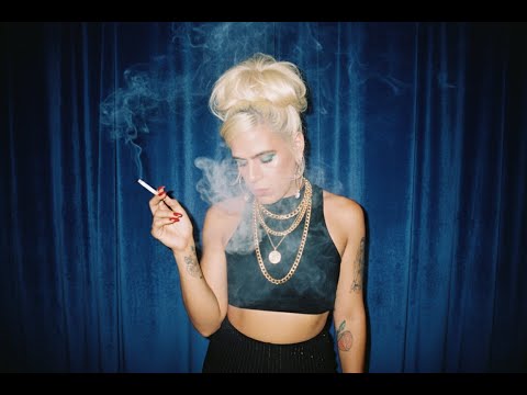 ESLABRAVA - Mujer como yo (Lyric Video)