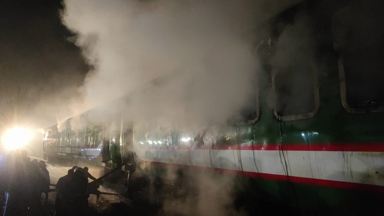 4 killed as passenger train torched in Dhaka's Gopibagh