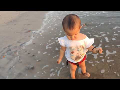 Cute beach baby scared of waves || Bachao mujhe