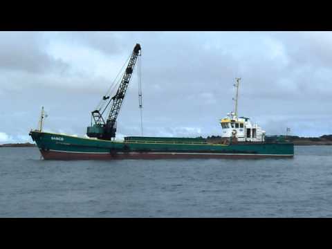 Sand dredger BANCO, loading in front of Loguivy de la mer.