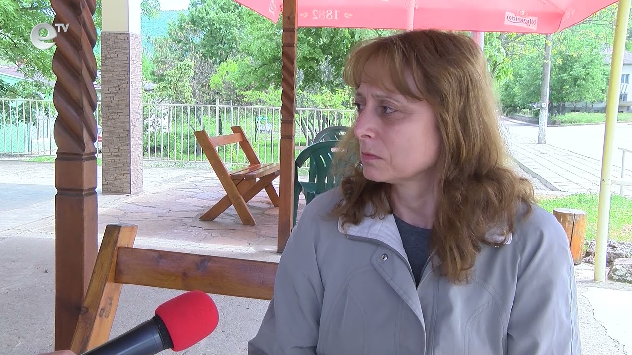 Беседка падна върху четирима души, един от тях е ранен
