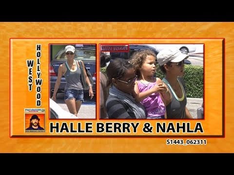 Halle Berry & Daughter, Nahla Dine At Vitos S1443