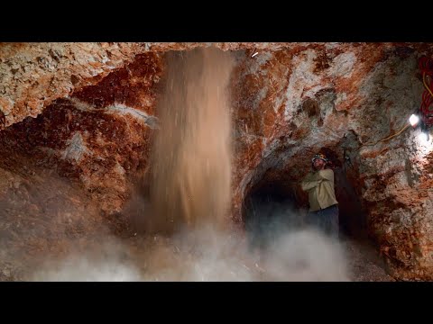 Solar Powered Opal Mining Leads To Rare Petrified/Opalized Wood Find!