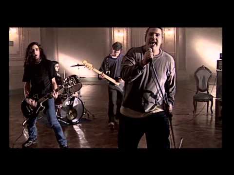 Trotsky Vengarán - UN BESO Y UNA FLOR (video oficial) HD