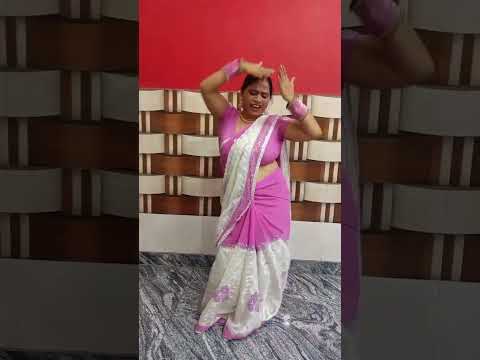 band ho mutthi to lakh ki #oldsong #shortsvideo #dance