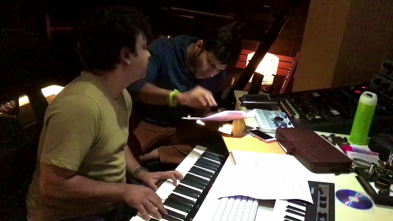 Oru Nokku Kanuvan Lyrics  | Sunday Holiday | Malayalam Song | Karthik | Deepak Dev