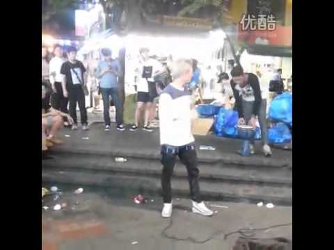 JJCC San Cheong  singing in the street 2