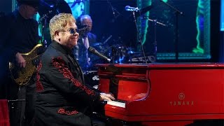 Elton John Performs &#39;Looking Up&#39;