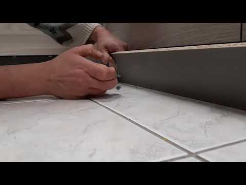 Mise en place plinthes meuble cuisine  turboclip hettich