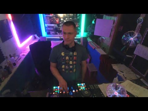 Mixa @ Ölkeller twitch-livestream 12.02.2022 rising TECHNO!!! with newer and older Technobombs ♪♫