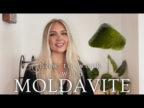 HEALING PROPERTIES OF MOLDAVITE | CRYSTAL BENEFITS & HOW TO WORK WITH IT