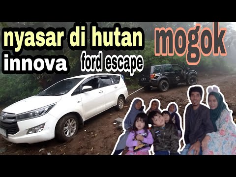 Azmya NYASAR ke HUTAN! Ban Pecah Innova dibantu Ford Escape #innova #nyasar #hutan
