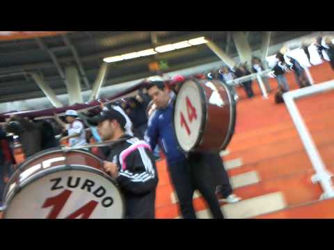 "Entrada La Barra 14 vs Independiente 2015" Barra: La Barra 14 • Club: Lanús