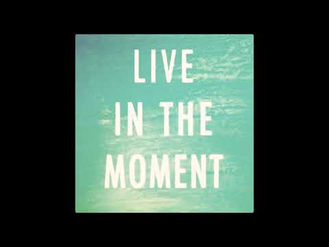 LIVE IN THE MOMENT (Stefan Szwonder)