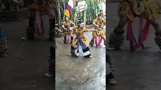 Download lagu TARIKAN RAMPAK GEDRUK #shorts #video #viral #jathilan #turonggo #topeng_ireng #rampak_barong mp3 Download lagu TARIKAN RAMPAK GEDRUK #shorts #video #viral #jathilan #turonggo #topeng_ireng #rampak_barong mp3
