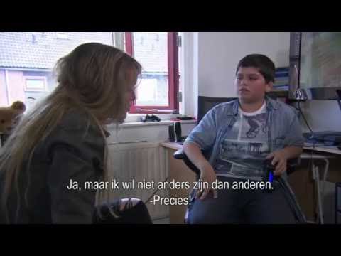 George wordt gepest via What's app