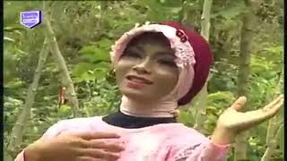 Download lagu Sholatun Bissalamilmubini - Emi Alvia mp3