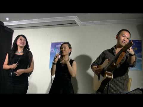 24 Nov 2013 P1 Pop Pop Music CEO Leslie Loh introducing the CDs followed by 2V1G live performance