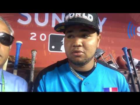 Leo López conversa con Jairo Labourt