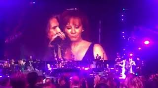 Steven Tyler performing Walk This Way with Reba McEntire