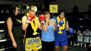 Download Lagu Tiger Muay Thai Fighter Laura scores 2nd round KO @ patong Stadium Thumbnail