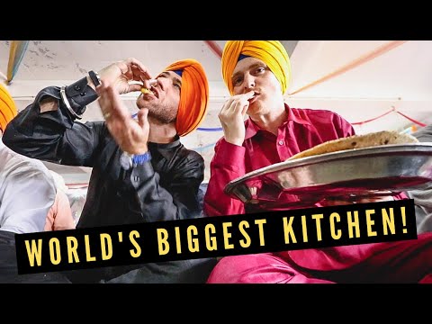 參觀阿姆利則的金廟+在世界最大的廚房裡吃印度食品，有100000人! (Visiting GOLDEN TEMPLE in Amritsar + Eating INDIAN FOOD in WORLD’S BIGGEST KITCHEN w/ 100000 People!)